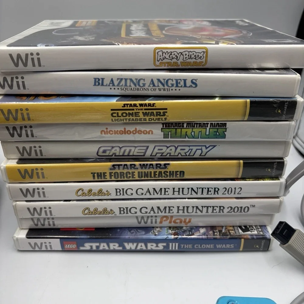 Nintendo Wii Black Console Bundle with Games and Cords Model RVL-001 Tested